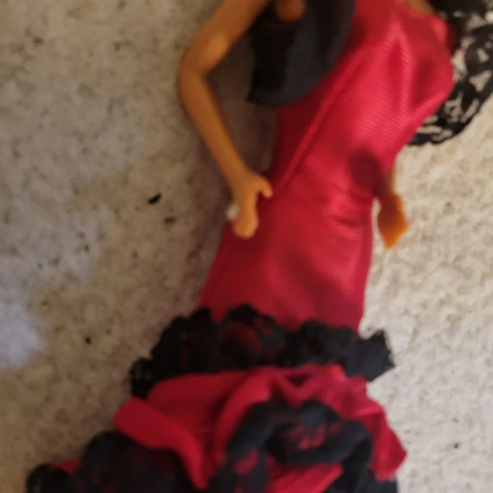 1982 Spanish Barbie Dolls of the World #4031 Red Black Flamenco Dress Vintage
